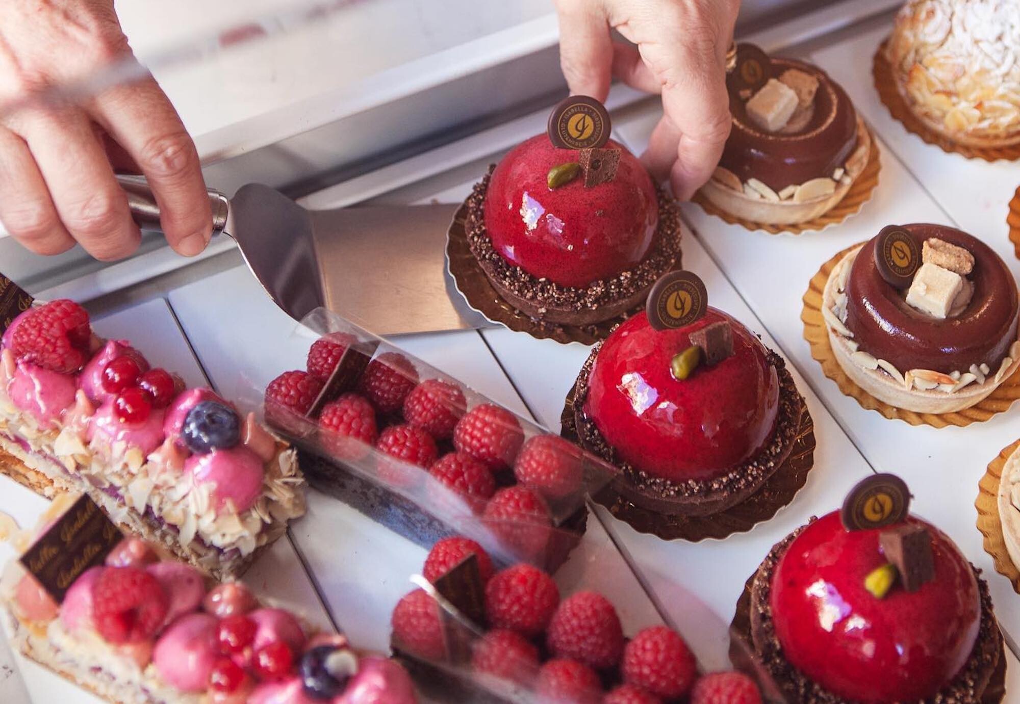 Top Patisserien und Konditoreien in Köln | Isabella Patisserie | Mr. Köln | Foto: Isabella Patisserie Top Patisserien und Konditoreien in Köln | Isabella Patisserie | Mr. Köln | Foto: Isabella Patisserie